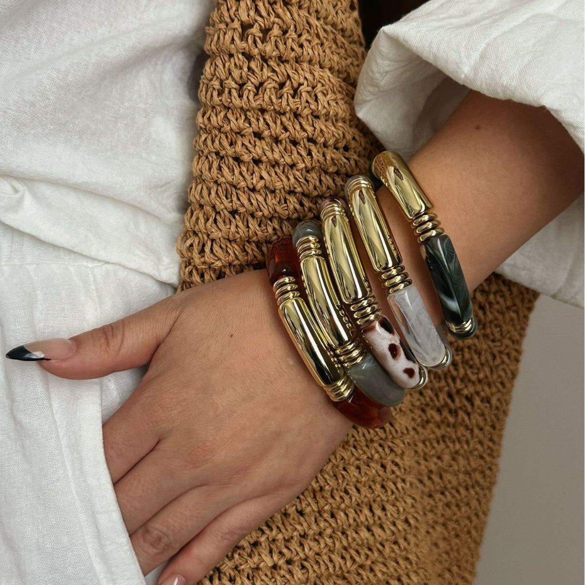 Bracciale tubolare curvo geometrico vintage placcato in acrilico