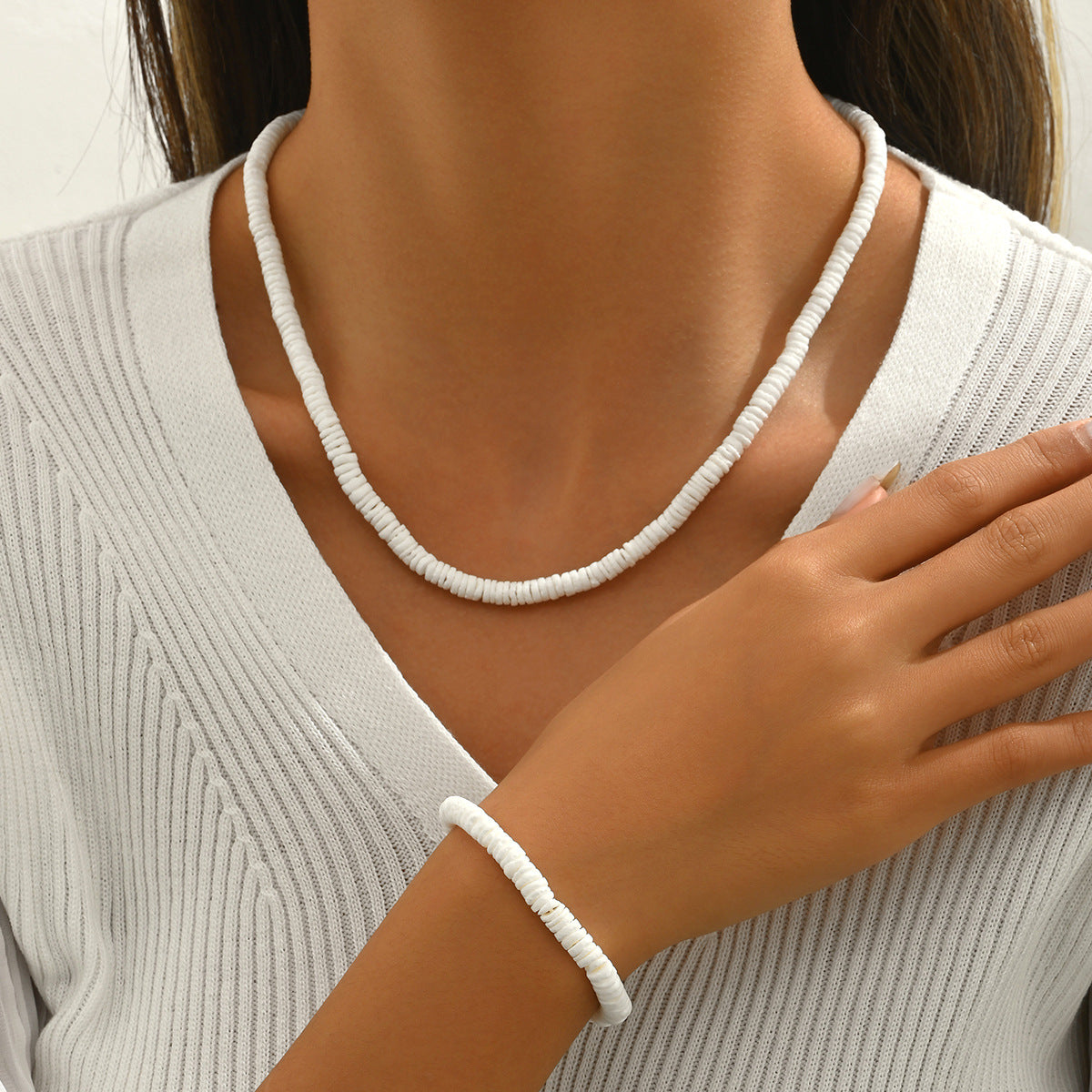 Set Collana con Ciondolo a Conchiglia Intrecciata Stile Vacanza Geometrico per Donna con Catena a Clavicola e Bracciale