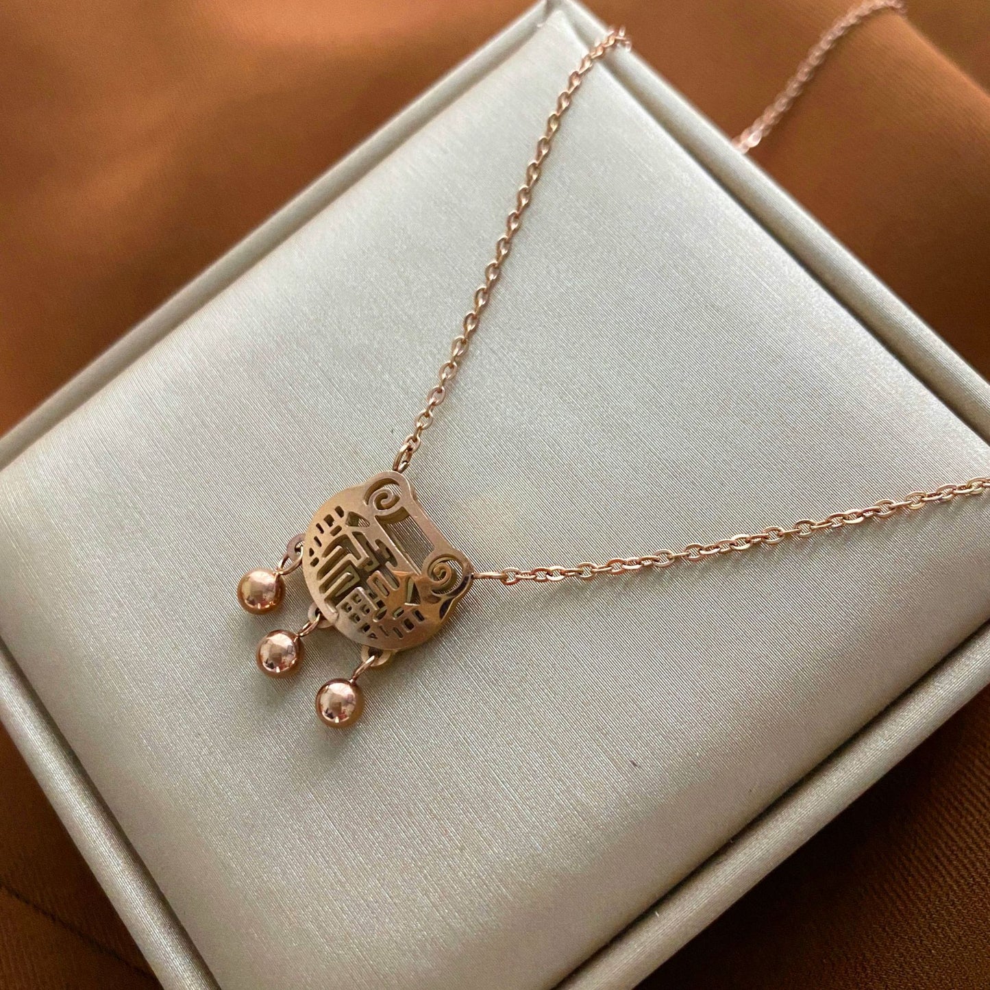 Minimalist Animal-Shaped Titanium Steel Clavicle Necklace for Women with Electroplated Finish and Irregular Design