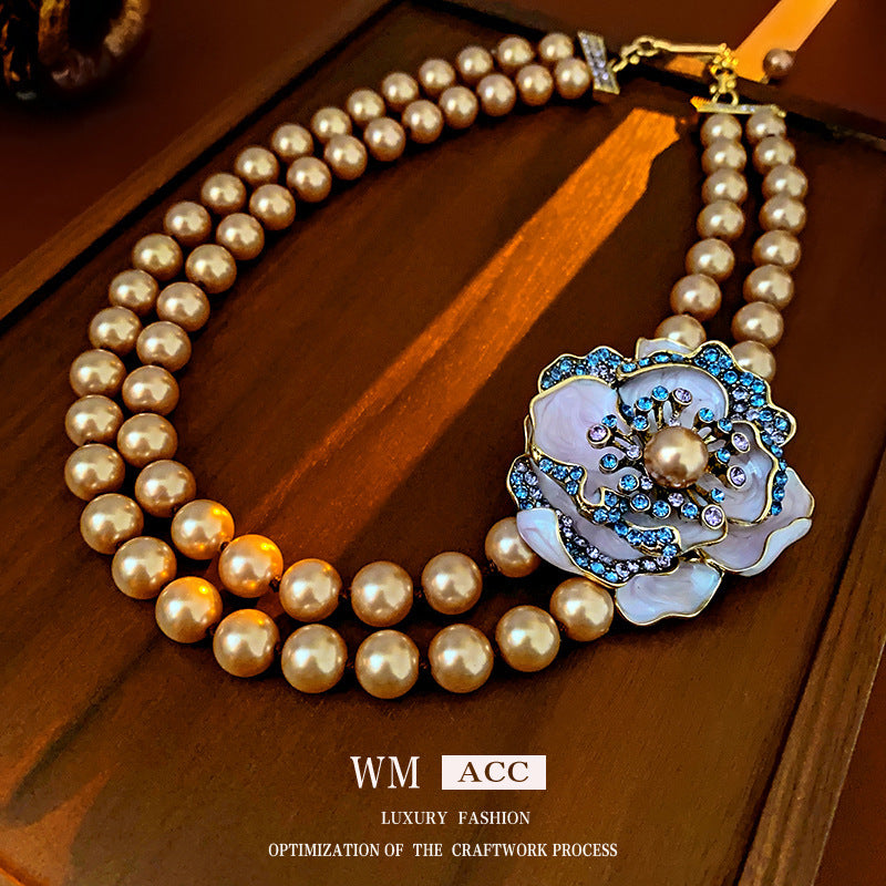 Vintage Geometric Floral Glass Pendant Necklace for Women with Rhinestone Inlay and Gold-Plated Alloy Chain