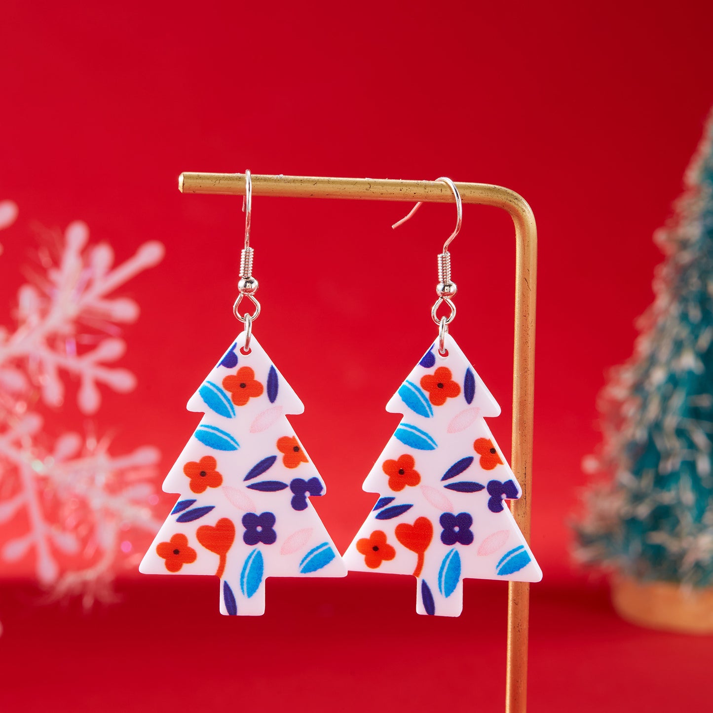 Orecchini natalizi in acrilico a forma di albero di Natale con motivi di Babbo Natale e fiocchi di neve per donna