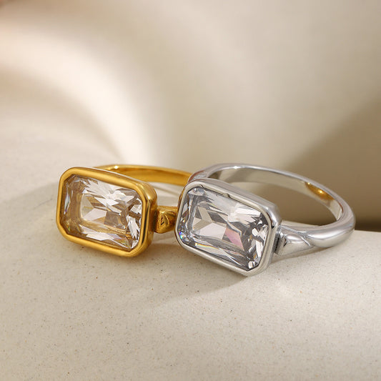 Anello da donna minimalista placcato oro 18 carati in acciaio inossidabile con rettangolo geometrico e zirconi cubici