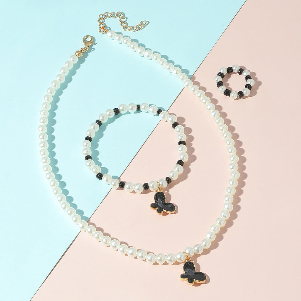 Juego de collares con colgante de mariposa para niñas, con dijes de aleación en forma de corazón y acabado esmaltado, para edades de 3 a 10 años