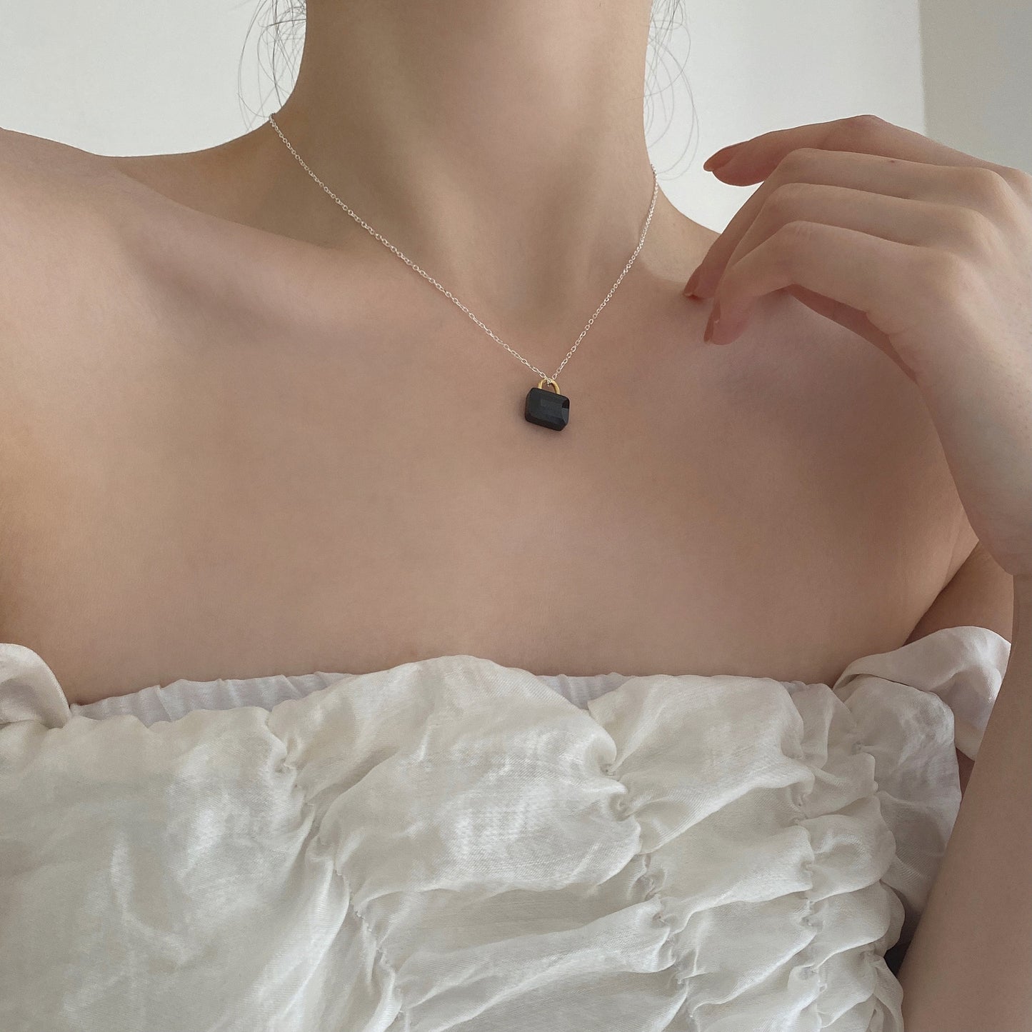 Minimalist Geometric Lock Pendant Necklace in 925 Sterling Silver