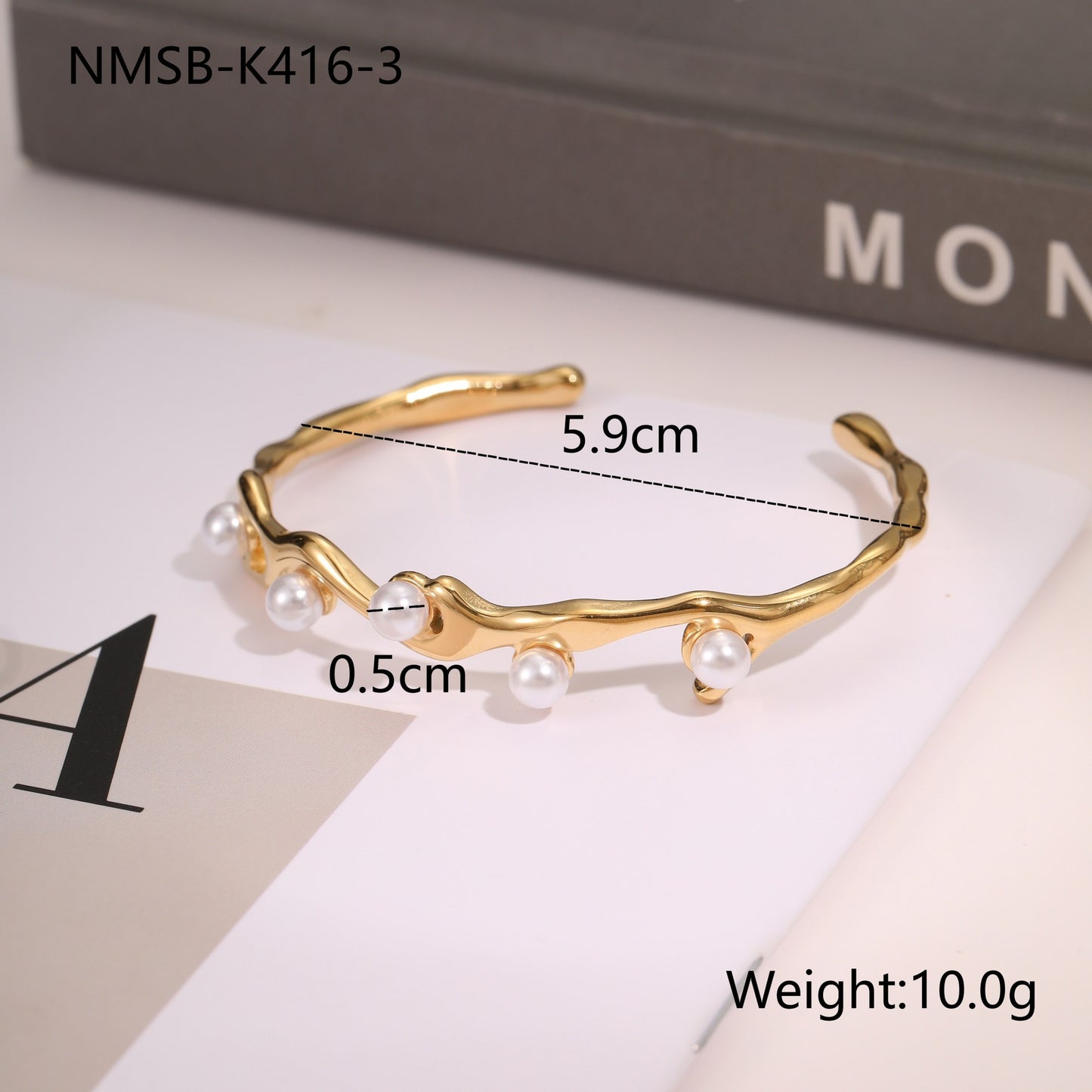 Fashionable Geometric Stainless Steel Cuff Bracelet with Plated Finish for Women