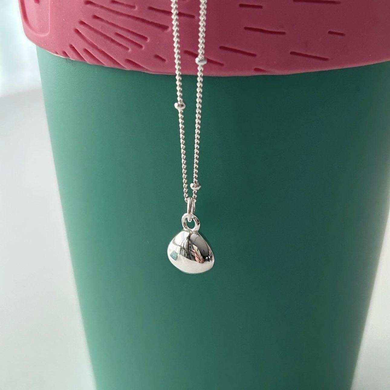 Collana con Pendente a Tulipo Geometrico Minimalista in Argento Sterling 925 Placcato Oro con Catena a Croce