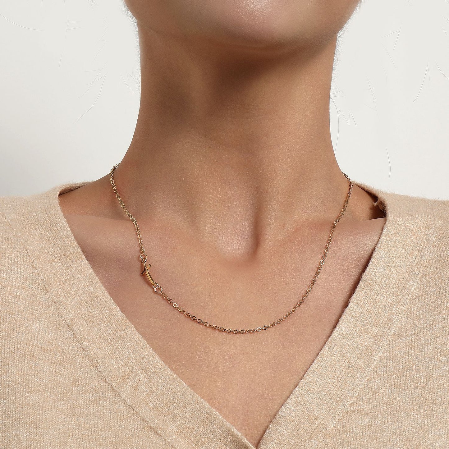 Minimalist Cross Pendant Necklace for Women Alloy Short Necklace with Plated Finish
