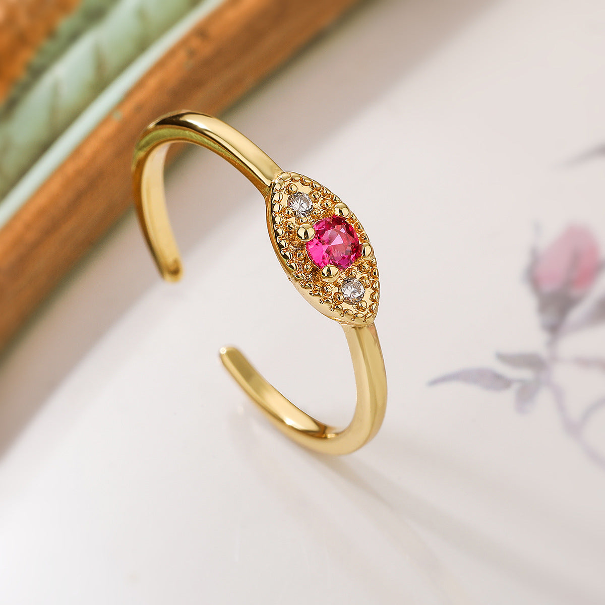 Anello Aperto Geometrico Minimalista da Donna in Ottone con Placcatura in Oro 18K e Intarsi in Zircone