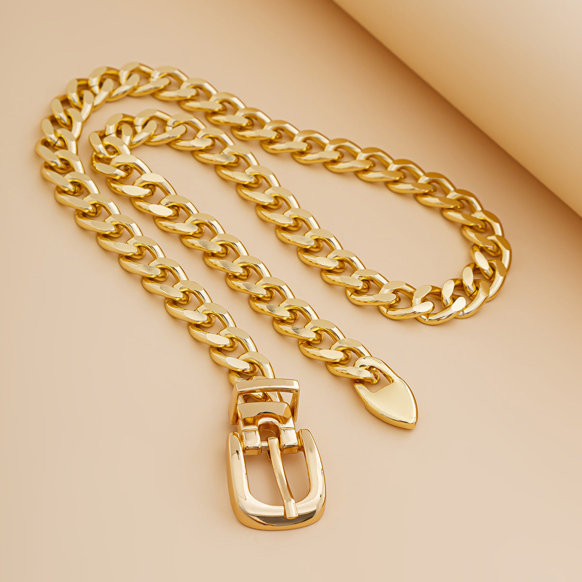 Punk Geometric Metal-Look Belt Buckle Necklace for Women with Electroplated Alloy Pendant and Aluminum Chain