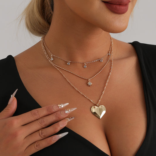 Collar con colgante de corazón de diamantes de imitación vintage bohemio en aleación con acabado chapado para mujer