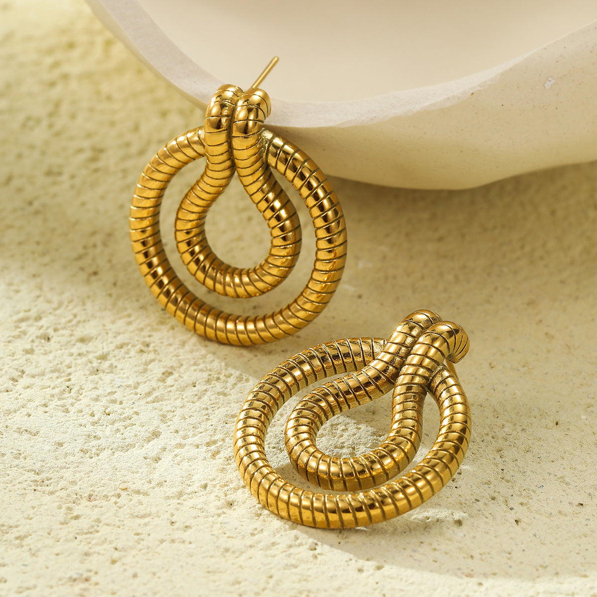 Orecchini a Perno da Donna Vintage in Acciaio Inossidabile con Fascia Intrecciata e Placcatura Sottovuoto in Oro 18K