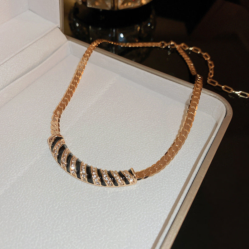 Set collana e orecchini geometrici da donna in stile vintage in lega con finitura smaltata