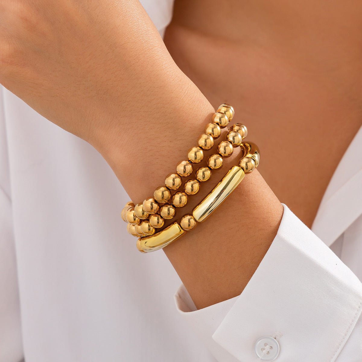 Pulsera elástica minimalista para mujer con perla de imitación en forma de corazón y acabado chapado, ideal para combinar con otras joyas