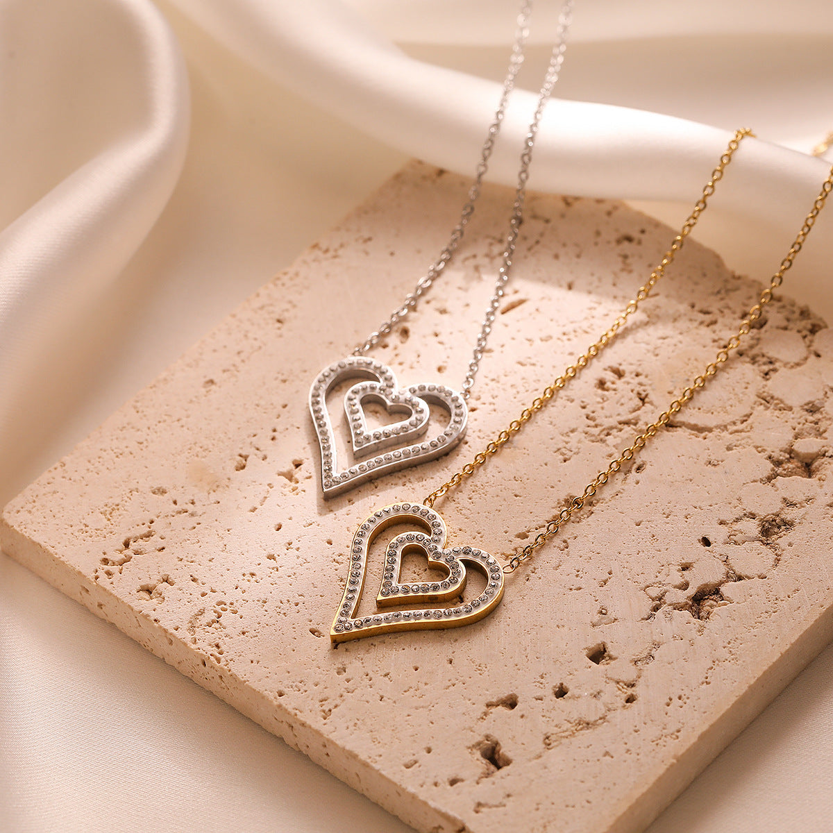 Minimalist Heart-Shaped Titanium Steel Pendant Necklace for Women with Zircon Accents and Clavicle-Friendly Design