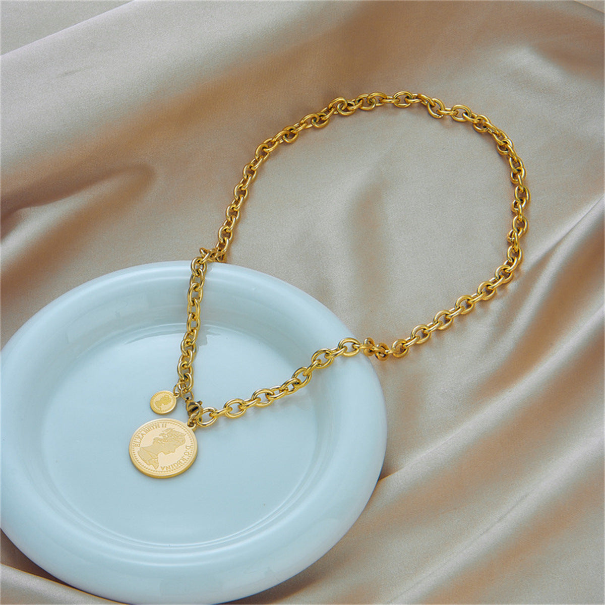 Retro Artistic Minimalist Titanium Steel Round Pendant Necklace with Plated Finish for Women