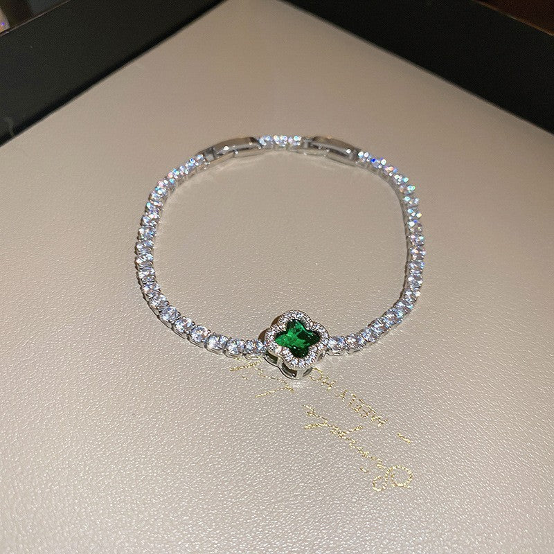 Elegant Heart-Shaped Gold-Plated Zirconia Bracelet for Women with Delicate Luxury Aesthetic