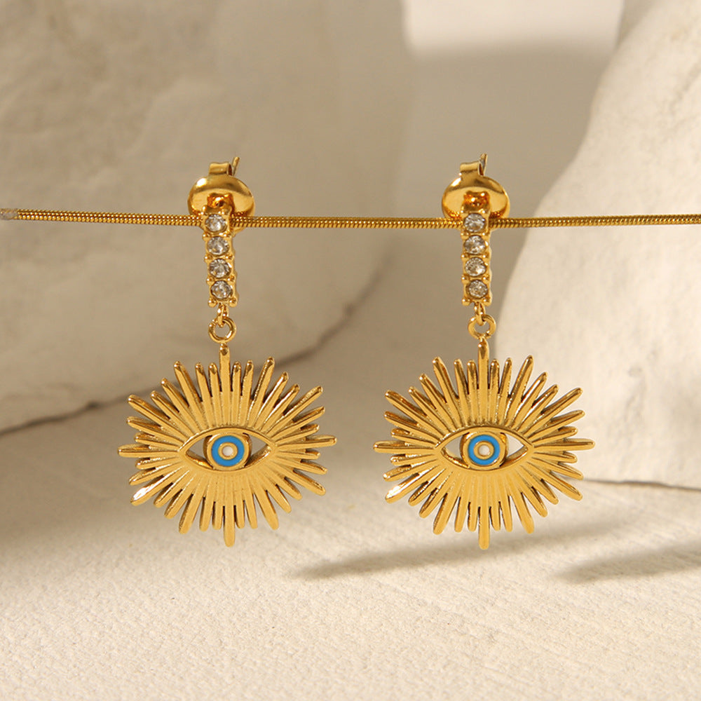 Orecchini a perno geometrici minimalisti con occhio di Allah in acciaio al titanio con placcatura in oro 18 carati e intarsio di strass