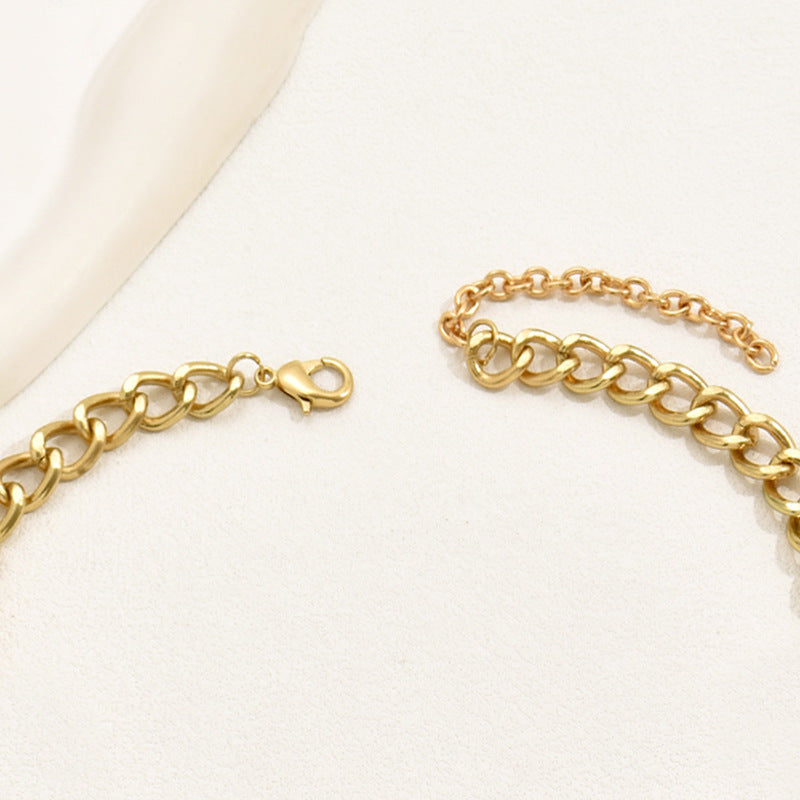 Collar de lujo con colgante geométrico para mujer, cadena de aleación con incrustaciones de diamantes de imitación, cadena minimalista versátil a la clavícula