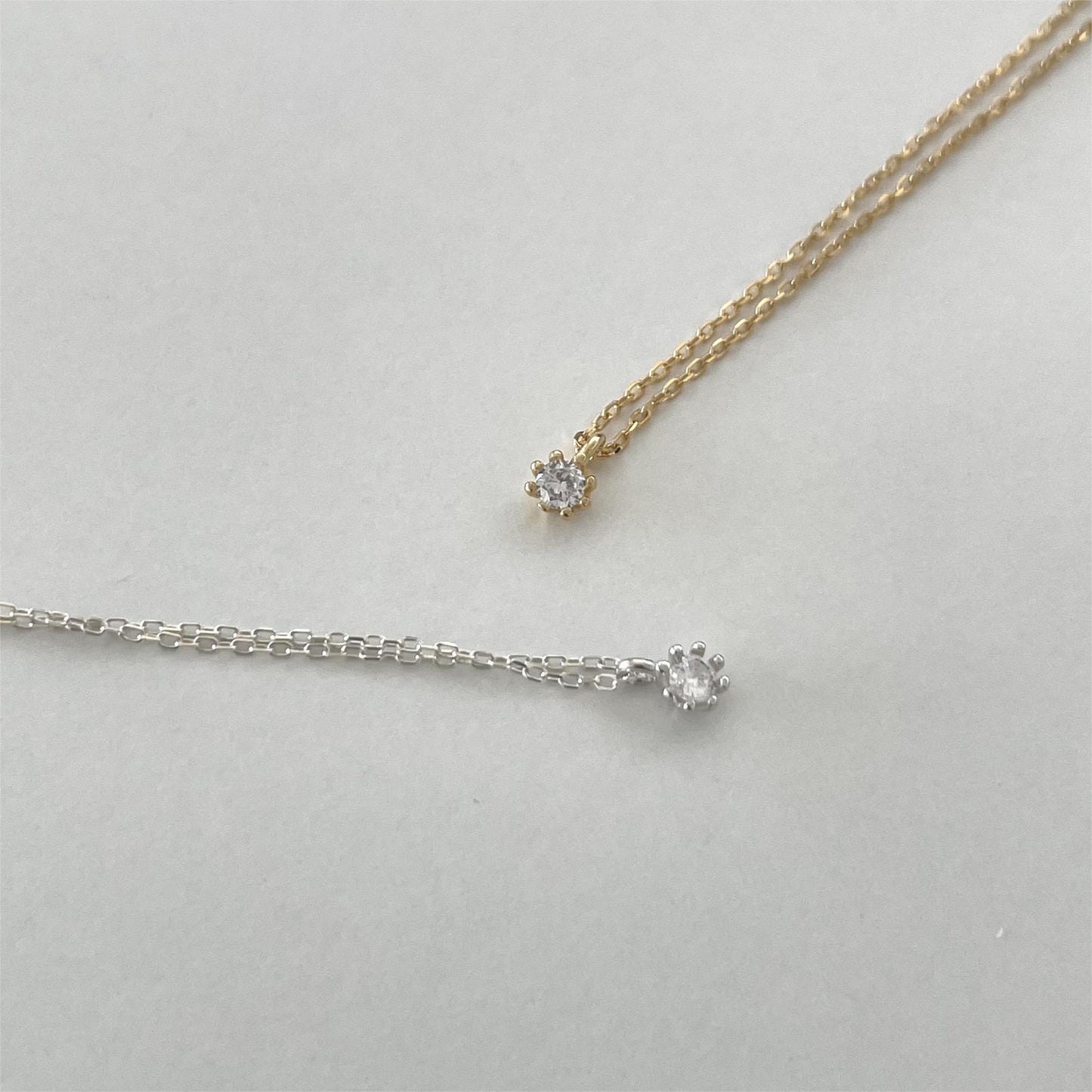 Collana con ciondolo a tulipano geometrico minimalista in argento sterling 925 placcato oro su catena snake