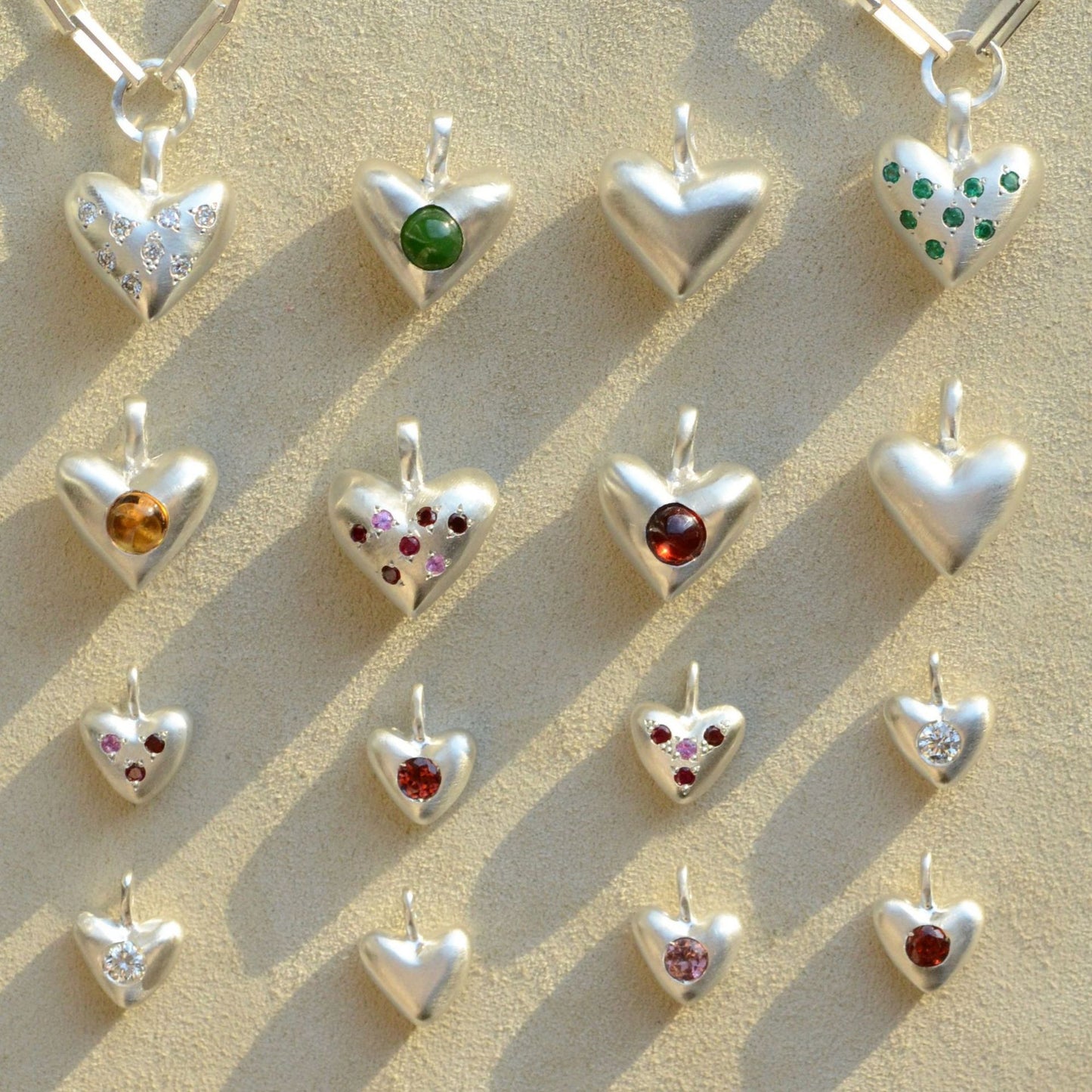 Collana con ciondolo a barra placcato in acciaio inossidabile con zirconi cubici a cuore minimalista