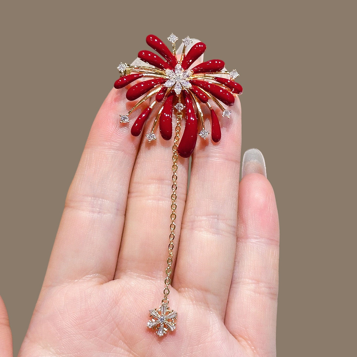 Spilla Floreale da Donna con Strass in Smalto e Dettaglio Nappa, Accessorio di Moda di Lusso per Abiti da Ufficio e Stile Vintage