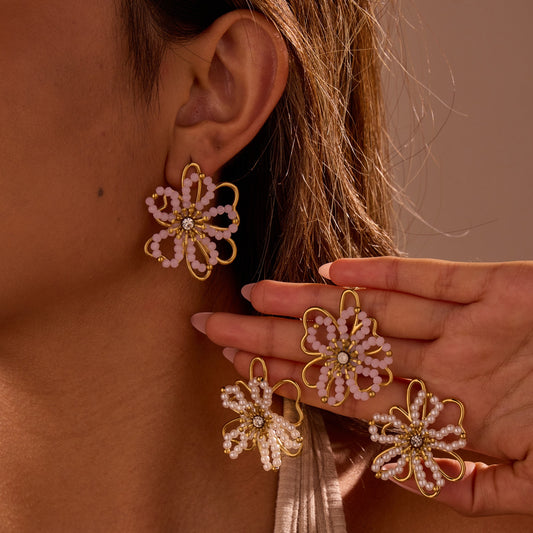 Aretes de acero inoxidable con diseños florales y geométricos a la moda con acabado enchapado para mujer