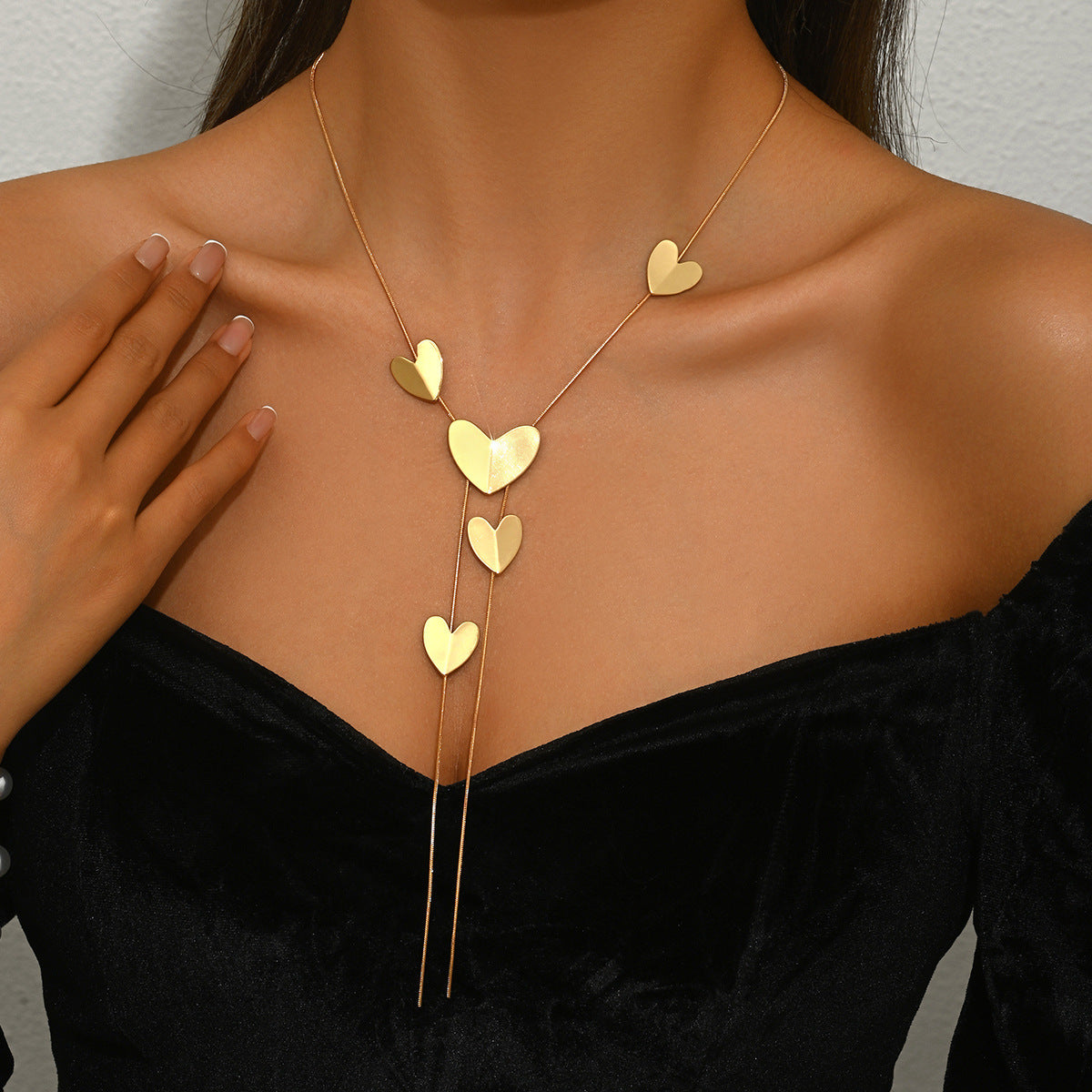 Collar con colgante de corazón geométrico de lujo para mujer, cadena de clavícula chapada en aleación de zinc