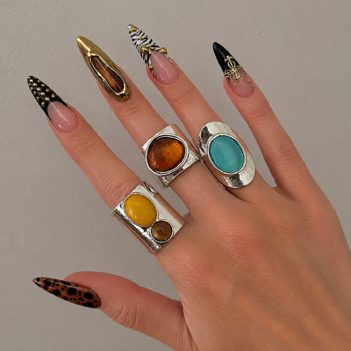 Vintage Geometric Oval Zinc Alloy Plated Ring with Resin Gemstone Inlay Adjustable Charm Bar