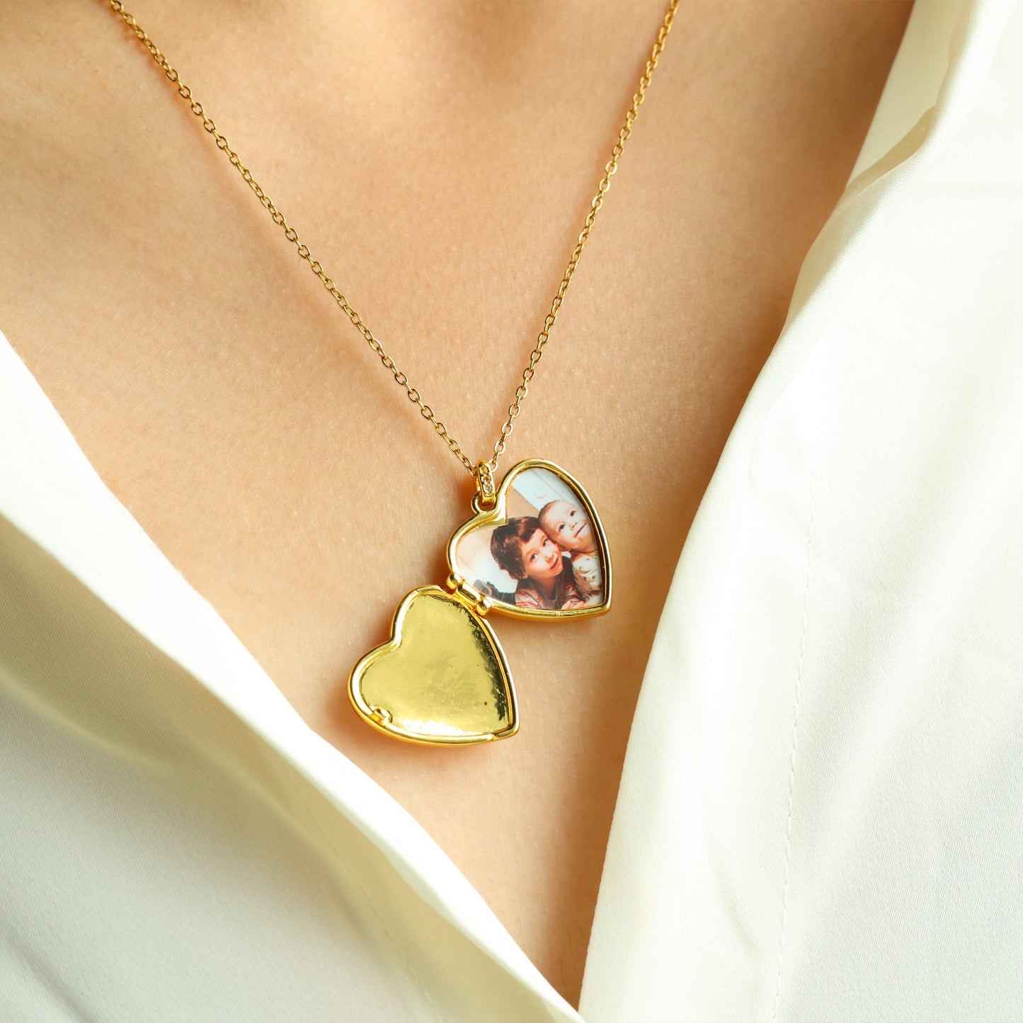 Minimalist Heart-Shaped Pendant Necklace with Titanium Steel Chain and Gold Plating for Unisex Wear