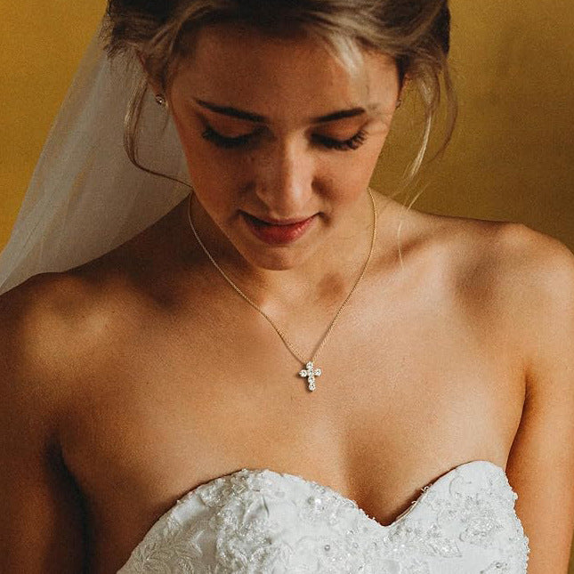 Collana Pendente a Croce Minimalista da Donna in Acciaio Inox con Placcatura in Oro PVD