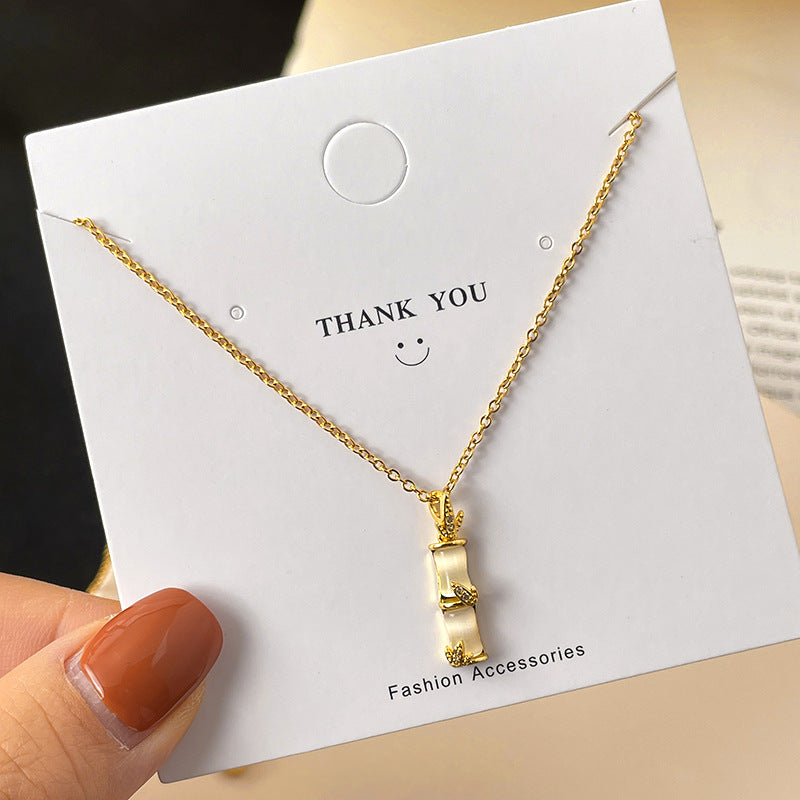 Collana con ciondolo minimalista in bambù per donna con catena a scatola in acciaio al titanio a forma di foglia, placcata sottovuoto, catena per il collo leggera di lusso