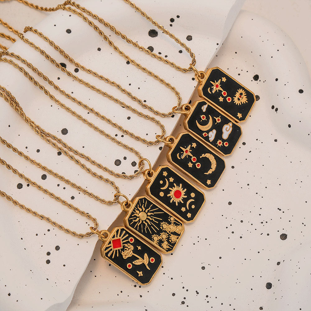 Elegante collar vintage de acero inoxidable con colgante cuadrado de esmalte de tarot con motivos de estrella y sol en cadena trenzada para mujer