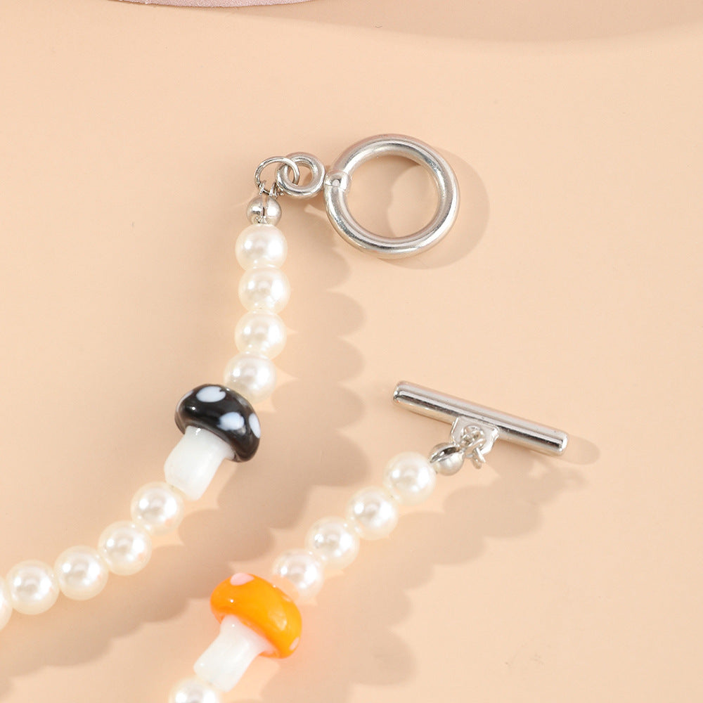 Collana in resina a forma di fungo cartone animato per bambini con chiusura ad anello minimalista e catenina di perline