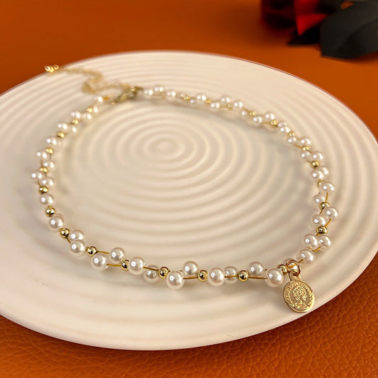Collana con ciondolo a personaggio dei cartoni animati d'ispirazione vintage per donna con intarsio di perle artificiali su catena a O