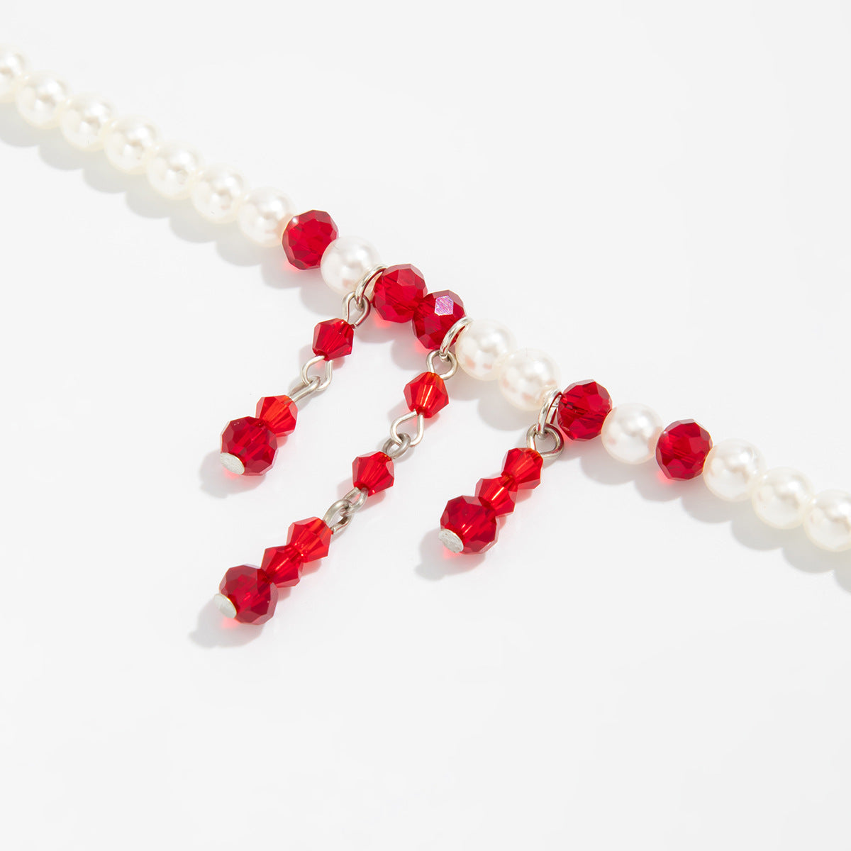 Collana gotica vintage con ciondolo da donna con perla finta a goccia e intarsio di cristalli su catena di perline