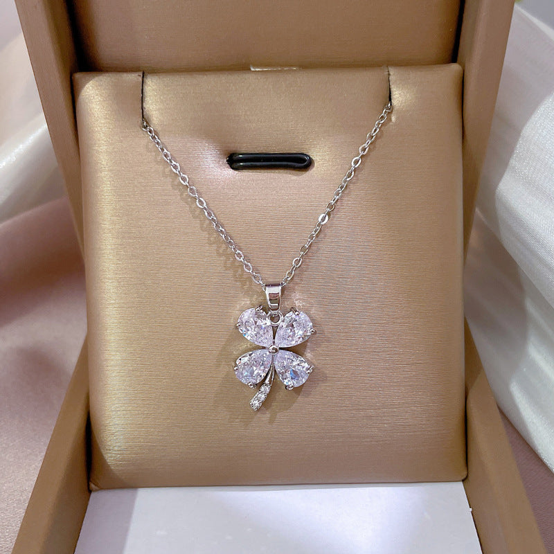 Collar con colgante de hierba pequeña con microincrustaciones de diamantes de imitación, de acero de titanio, geométrico, estilo exótico, para mujer, cadena a la clavícula