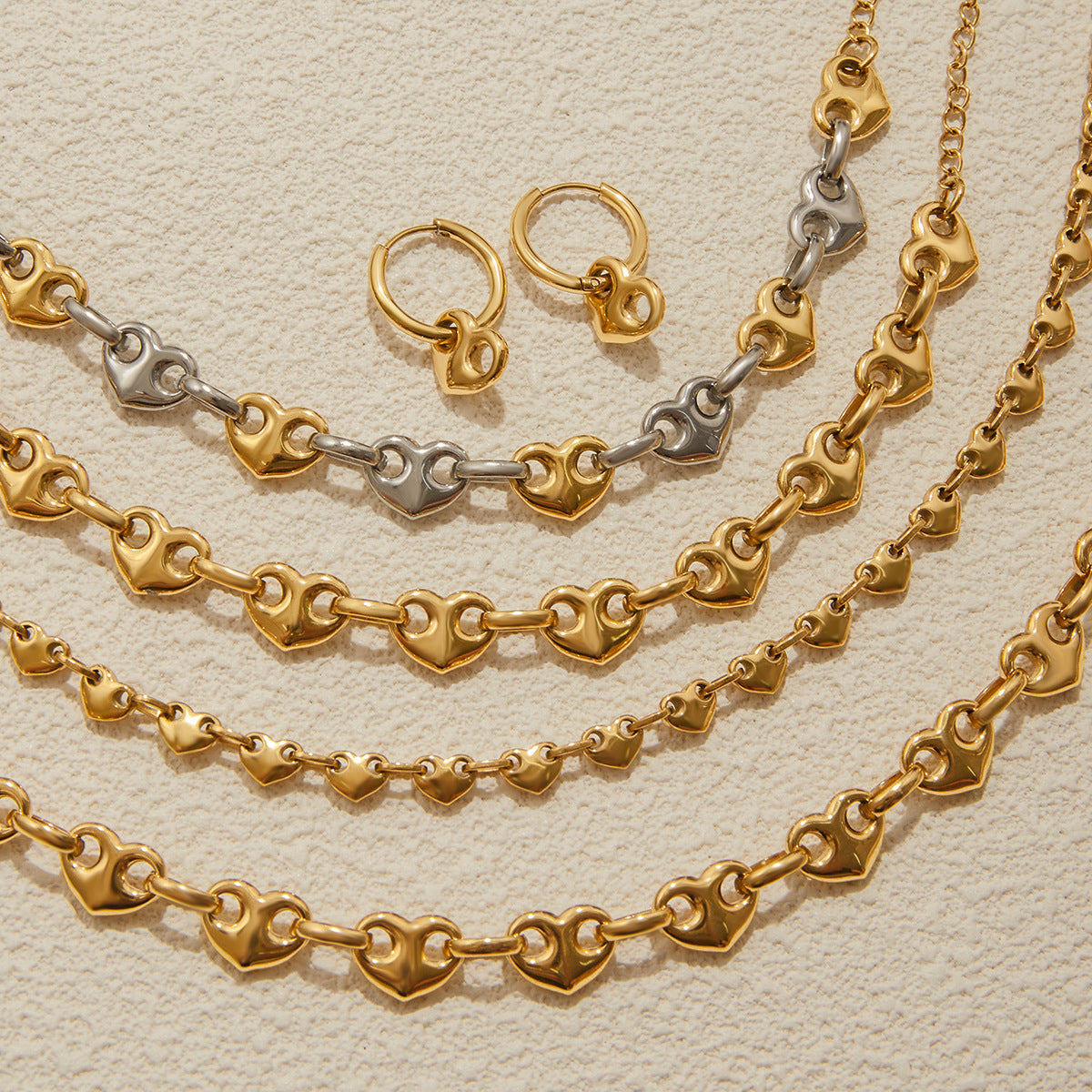 Set di bracciale in acciaio al titanio con chiusura a naso di maiale a forma di cuore chic e orecchini a cerchio in acciaio inossidabile per donna