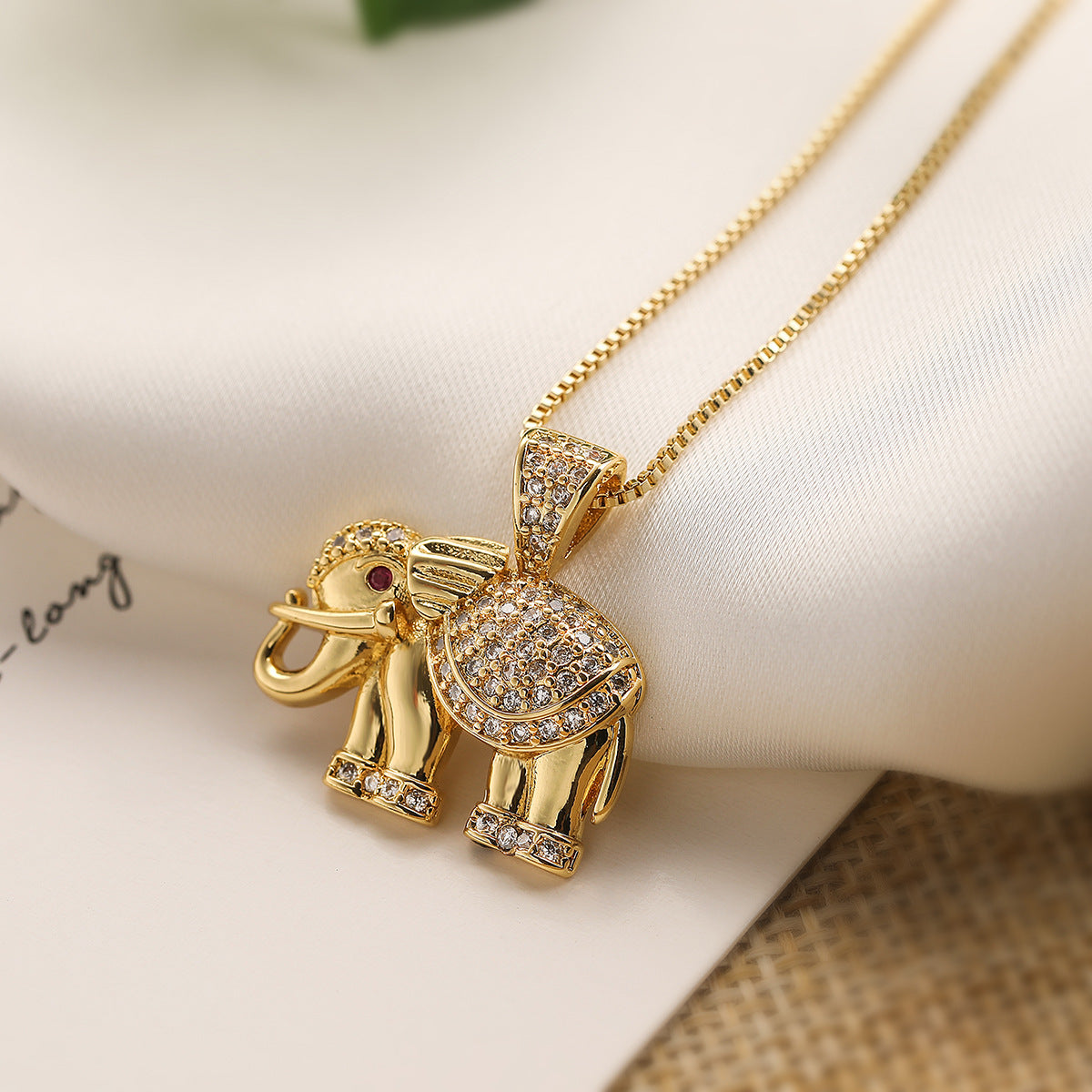 Collana con Pendente Minimalista a Forma di Animale in Rame Placcato Oro e Zircone da Donna