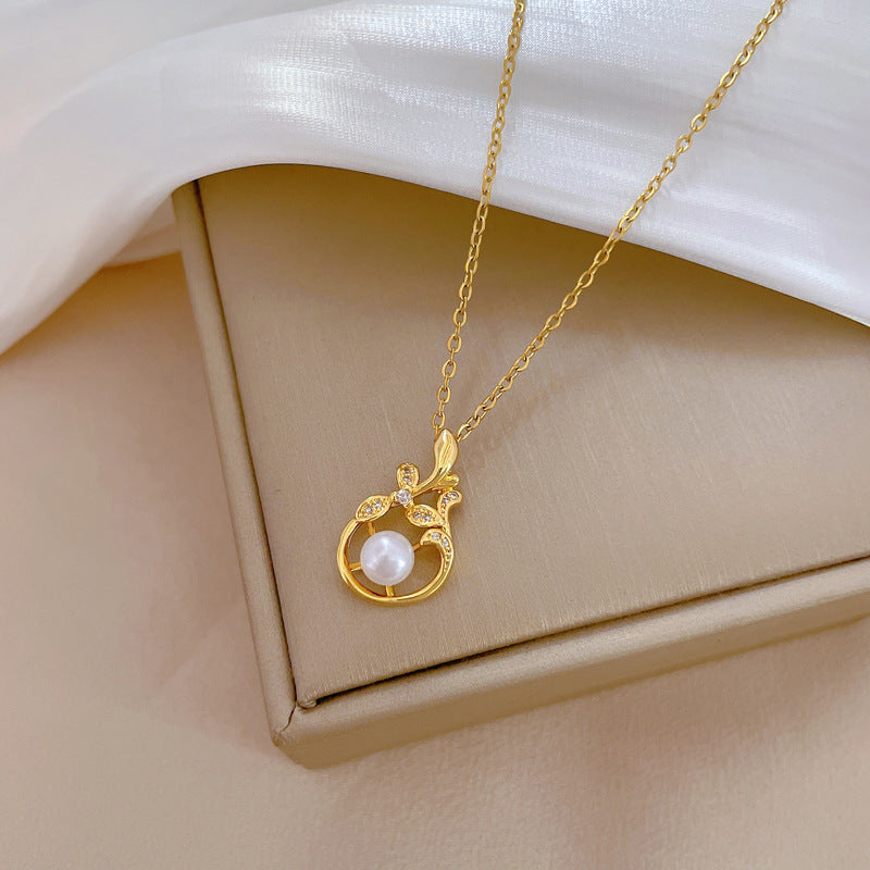 Minimalist Pearl Leaf Pendant Necklace for Women in Titanium Steel with Rhinestone Inlay and Geometric Design