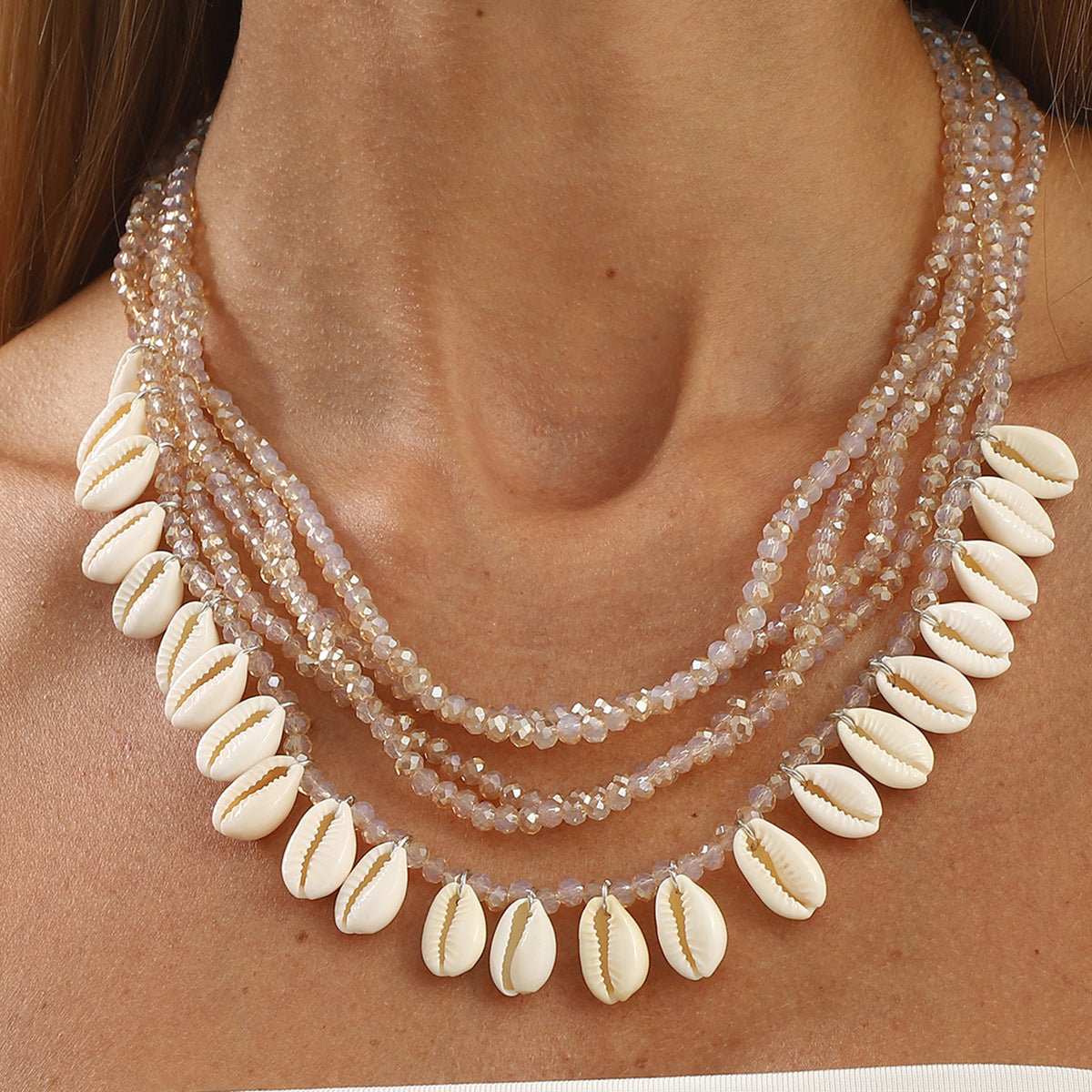 Collana multistrato fatta a mano stile vacanza con ciondolo a conchiglia e strass