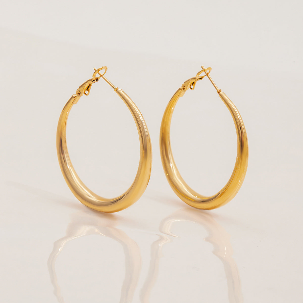 Orecchini a cerchio in acciaio inossidabile geometrici e minimalisti da donna con finitura placcata