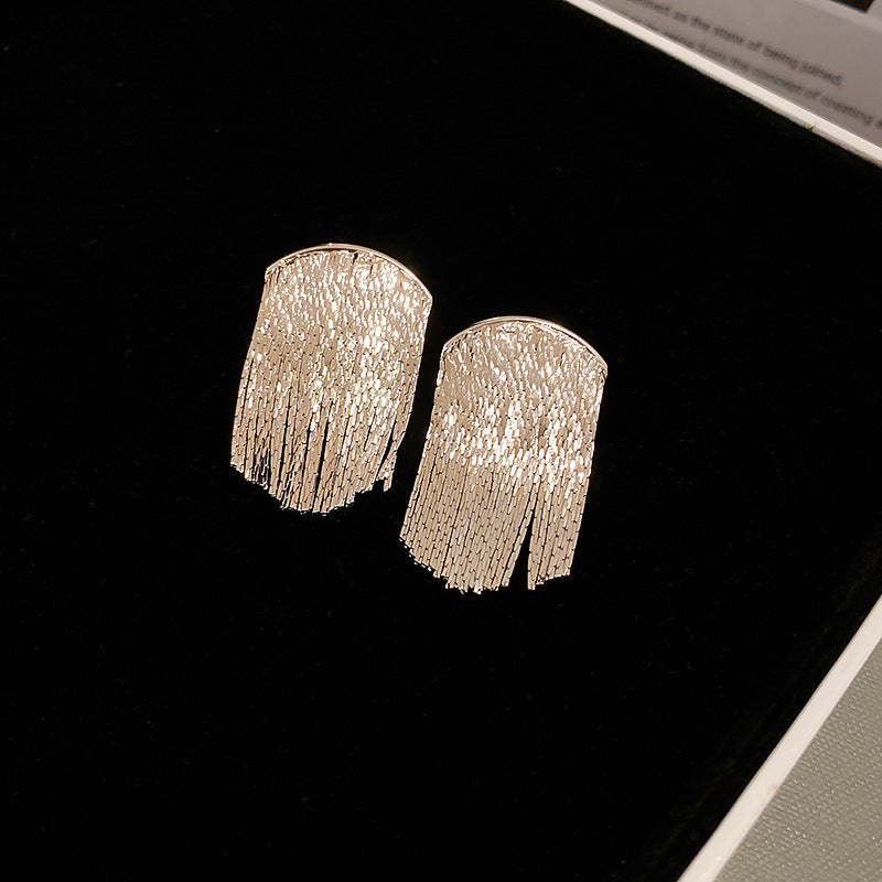 Orecchini a Nappa Geometrici Minimalisti in Metallo Placcato con Perni in Argento Sterling