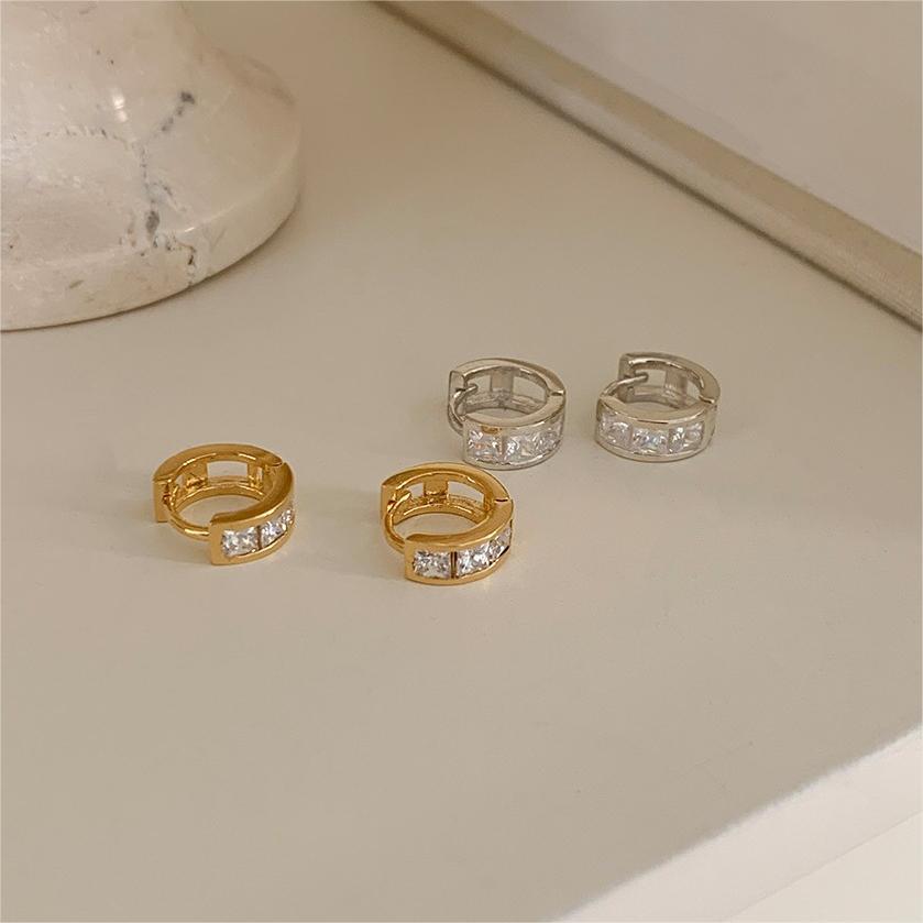 Pendientes Minimalistas de Tuerca con Zirconia Cúbica Cuadrada en Plata de Ley 925 con Baño Metálico