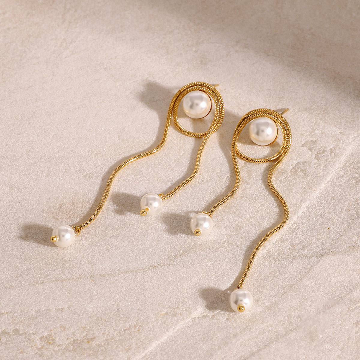 Pendientes colgantes de borla con perlas redondas geométricas de moda de acero inoxidable chapado en oro de 18 quilates para mujer