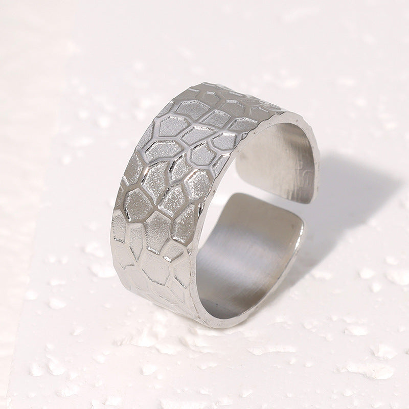 Anillo ajustable de acero inoxidable estilo punk hip hop con baño de oro de 18 quilates y acabado texturizado