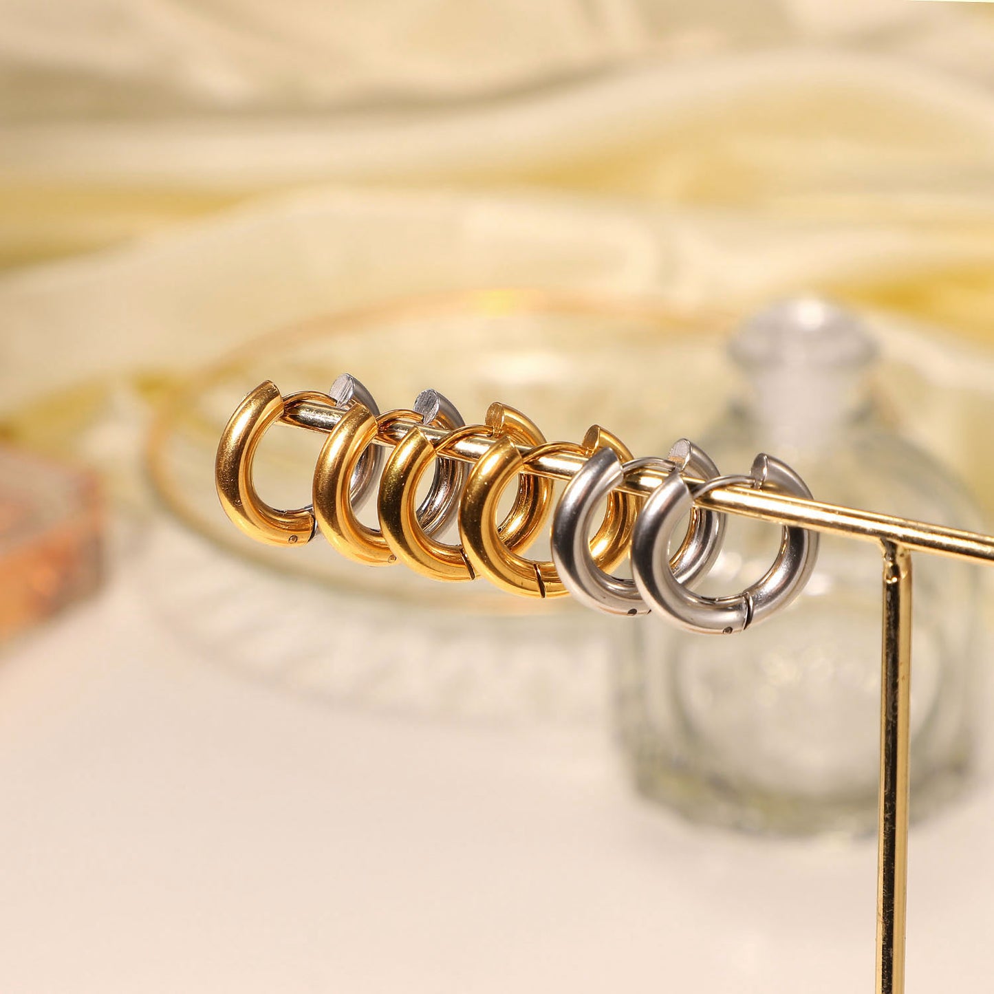 Pendientes minimalistas geométricos en forma de anillo de acero inoxidable con baño de oro de 18 quilates