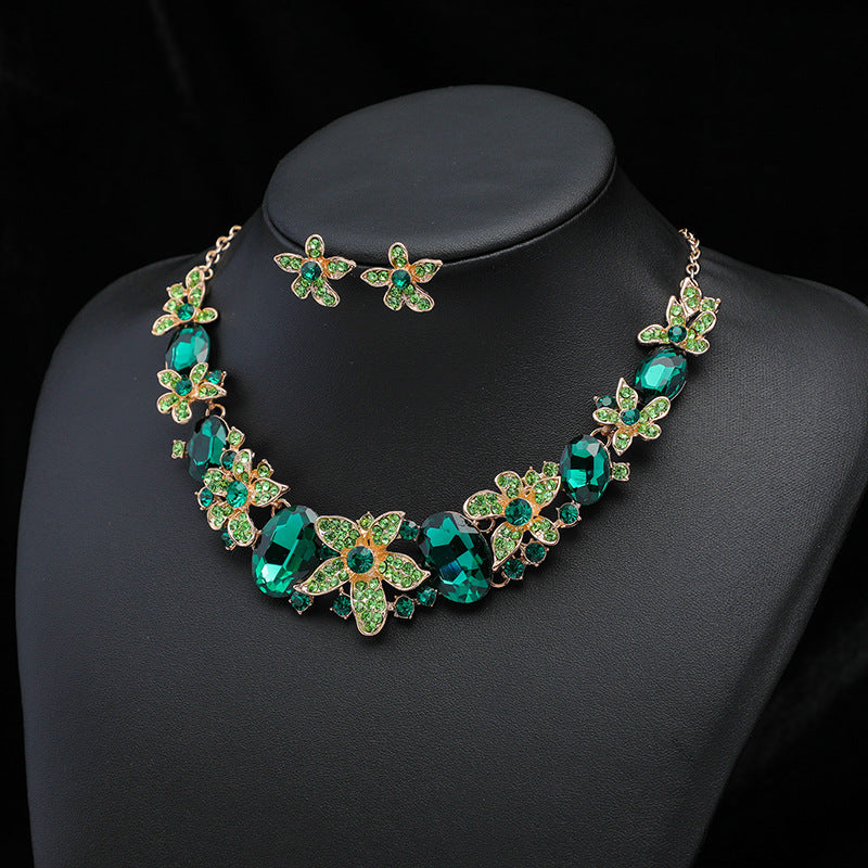 Exaggerated Vintage Floral and Leaf Pendant Necklace Set with Rhinestone Inlay on O-Chain Alloy Jewelry for Women