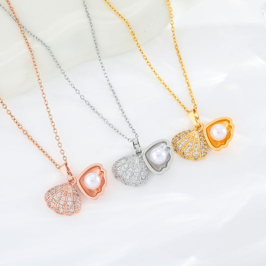 Fashionable Fan-Shaped Shell Pendant Necklace in Titanium Steel with Rhinestone Inlay and Plated Finish for Women