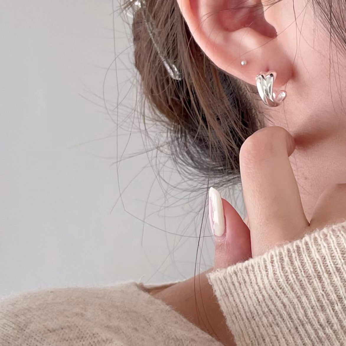 Minimalist Cross-Shaped 925 Sterling Silver Stud Earrings for Women with Pearl Inlay and Curved Surface Design