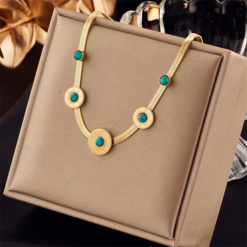 Collana con ciondolo a farfalla turchese retrò minimalista in acciaio inossidabile con finitura placcata su catena a serpente da donna